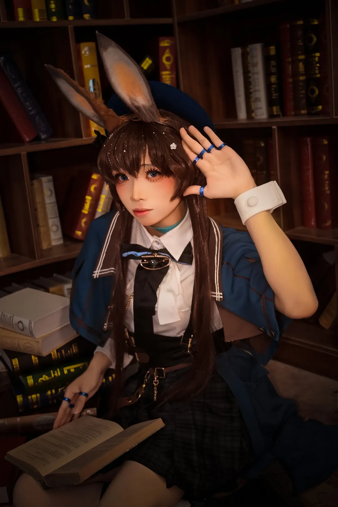 明日方舟, 阿米娅cos, cosplay正片, 图书馆写真, 阿米娅JR联动 - 第8张