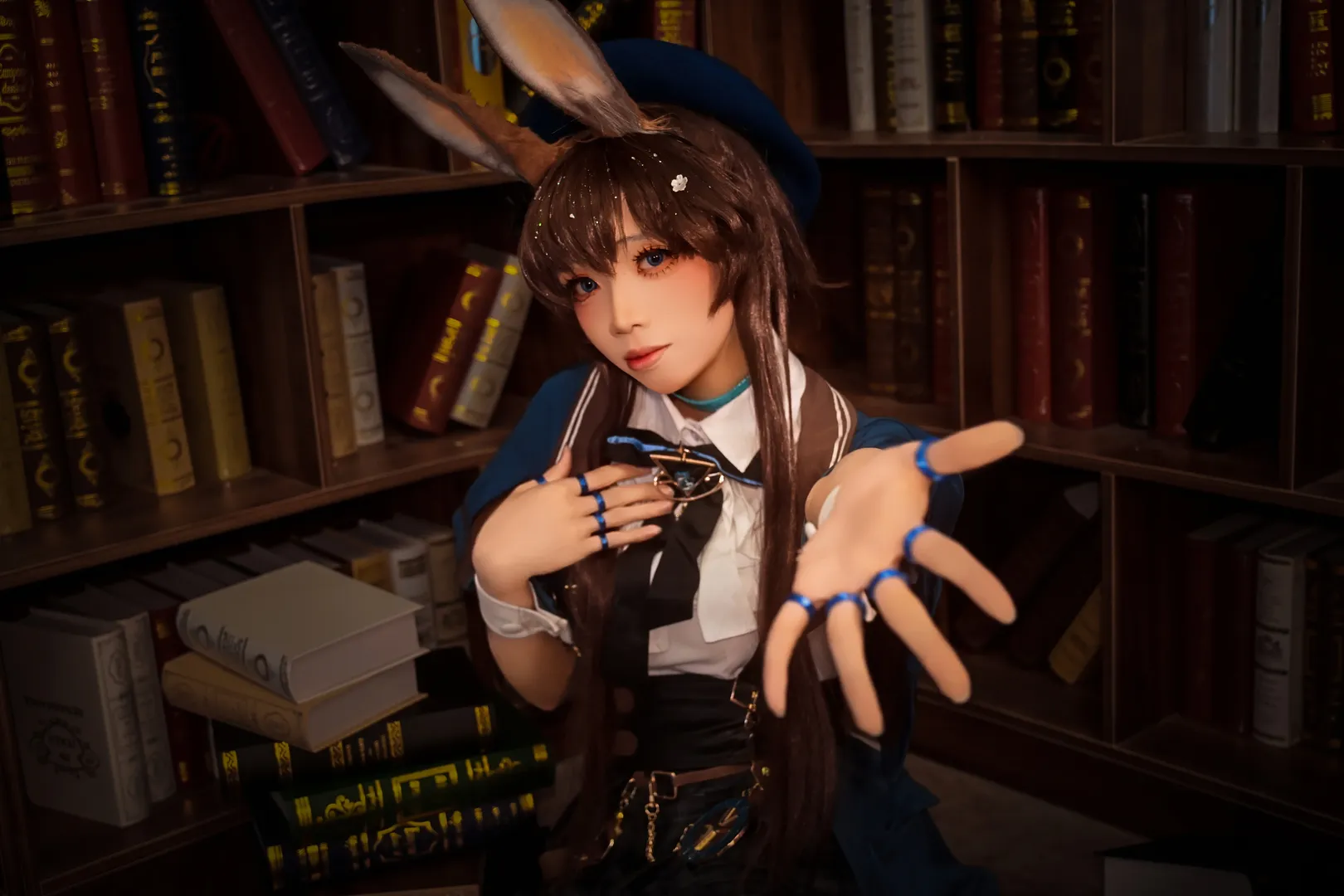 明日方舟, 阿米娅cos, cosplay正片, 图书馆写真, 阿米娅JR联动 - 第9张