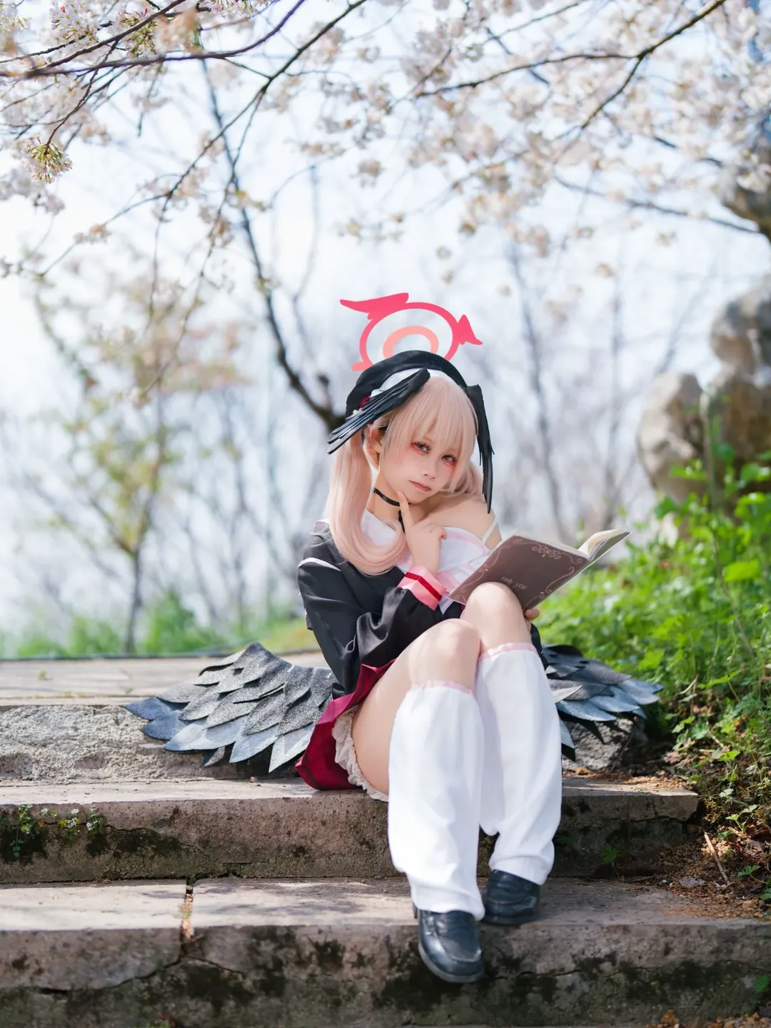 二次元少女, 碧蓝档案, 下江小春cos, 樱花外景, cosplay摄影 - 第2张