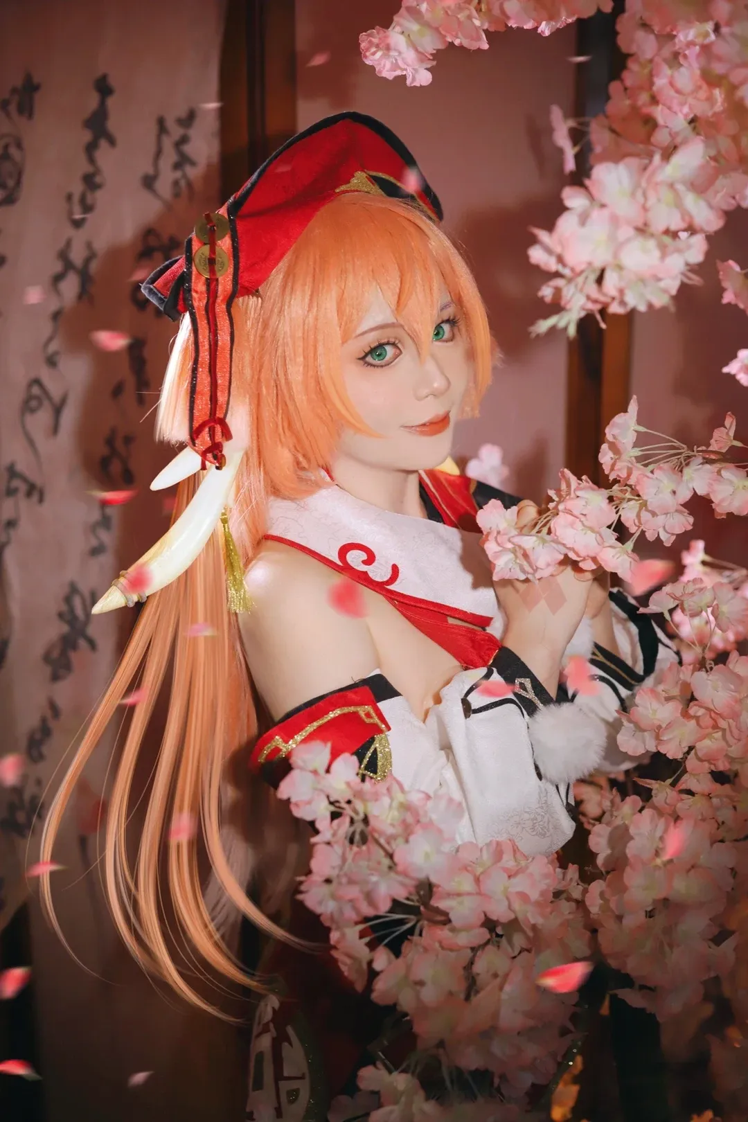 2D, Genshin Impact, Japanese-style photography, Cosplay photoshoot, Yanfei cosplay