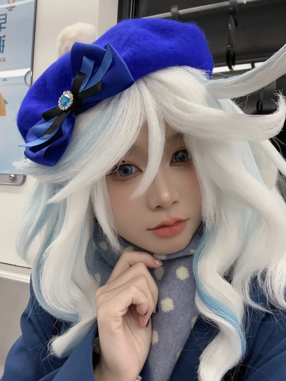 Genshin Impact, Furina cosplay, Cosplay outfit, Anime convention sharing, Subway snapshot - Image 2