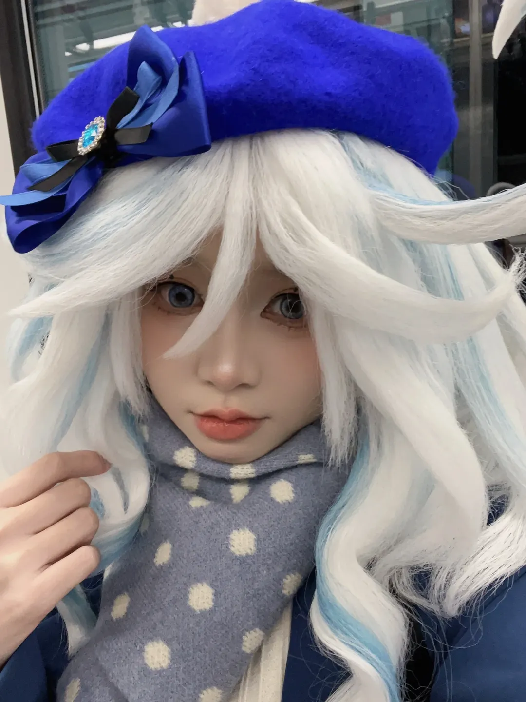 Genshin Impact, Furina cosplay, Cosplay outfit, Anime convention sharing, Subway snapshot - Image 3