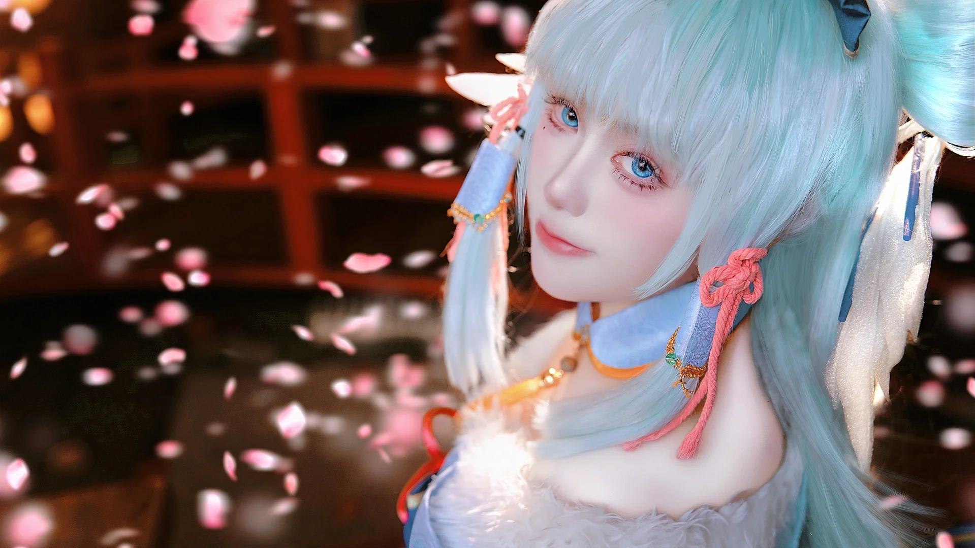Genshin Impact, Kamisato Ayaka cosplay, Night portrait, White Heron Sakura, Cosplay photography
