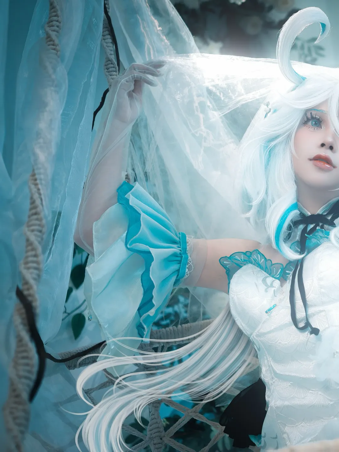原神, 芙宁娜cos, 人鱼水精灵同人, 梦幻氛围感写真, 白蓝配色穿搭 - 第1张