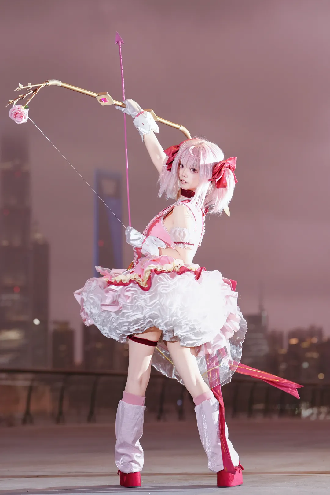 魔法少女まどか☆マギカ, ピンク系コスプレ, まどかコスプレ, 日本風撮影, 台風の日の雲 - 1枚目