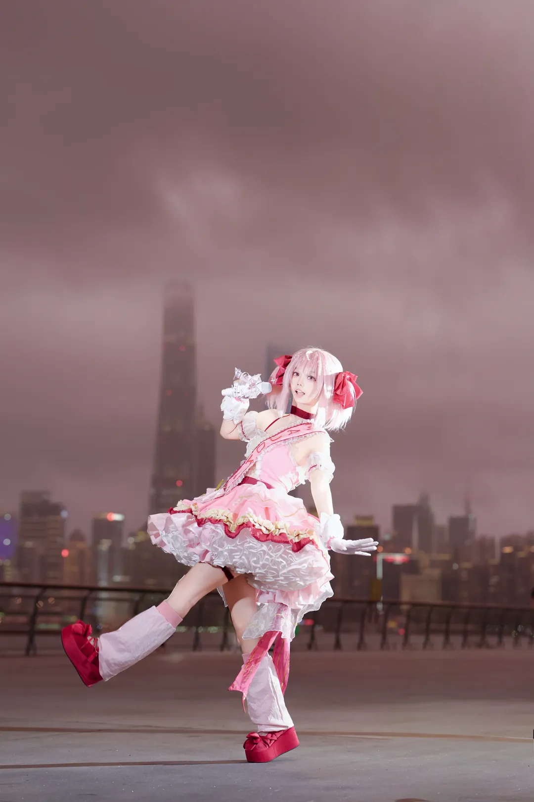 魔法少女まどか☆マギカ, ピンク系コスプレ, まどかコスプレ, 日本風撮影, 台風の日の雲 - 3枚目