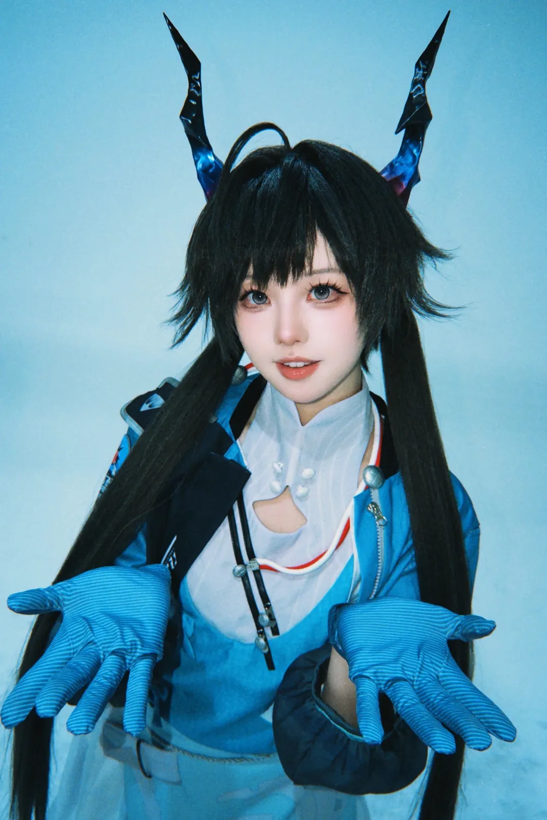 Arknights: Endfield, Cosplay photography, Chen Qianyu cosplay, Blue-themed outfit, Anime-style look