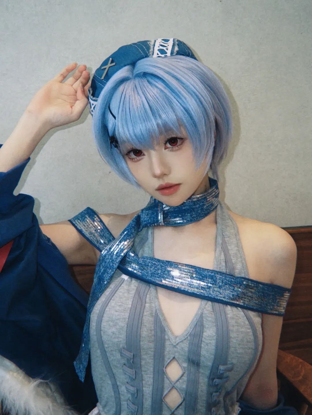 綾波レイコスプレ, 新世紀エヴァンゲリオン, 赤いカラコン, アイスブルーのショートヘア, クール系コーデ