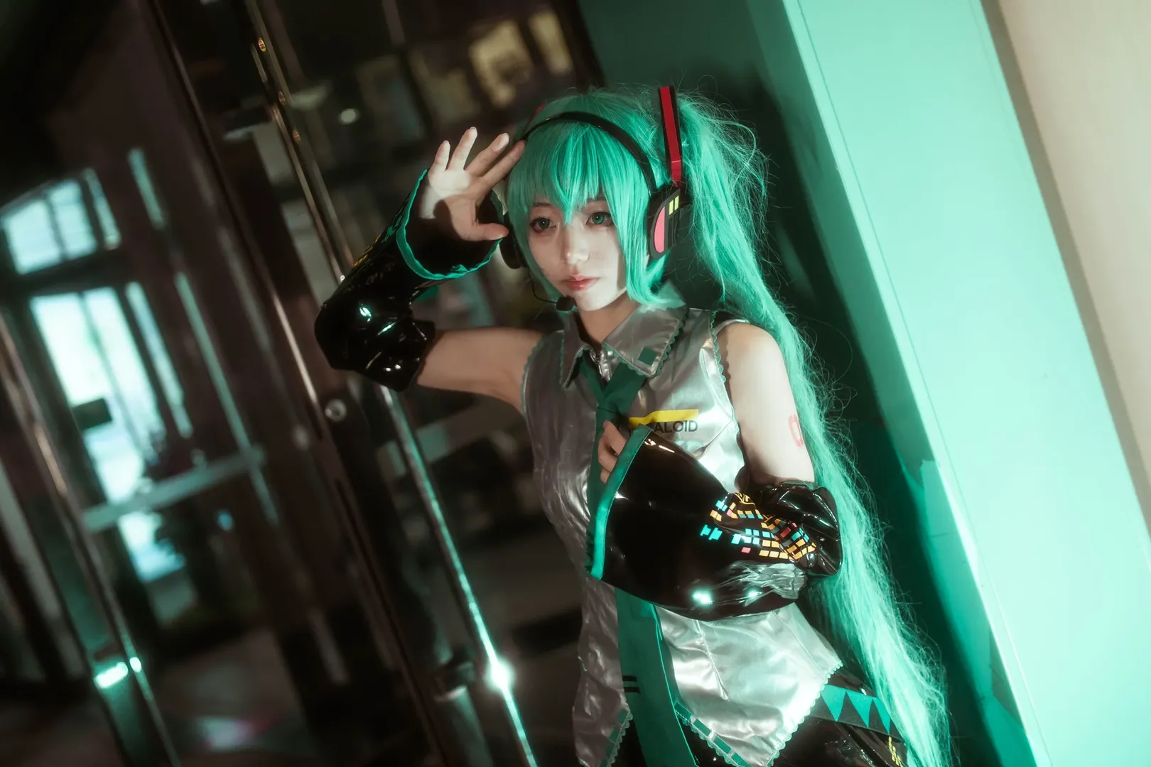 二次元摄影, 初音未来cos, 夜景街拍, VOCALOID, 银光质感