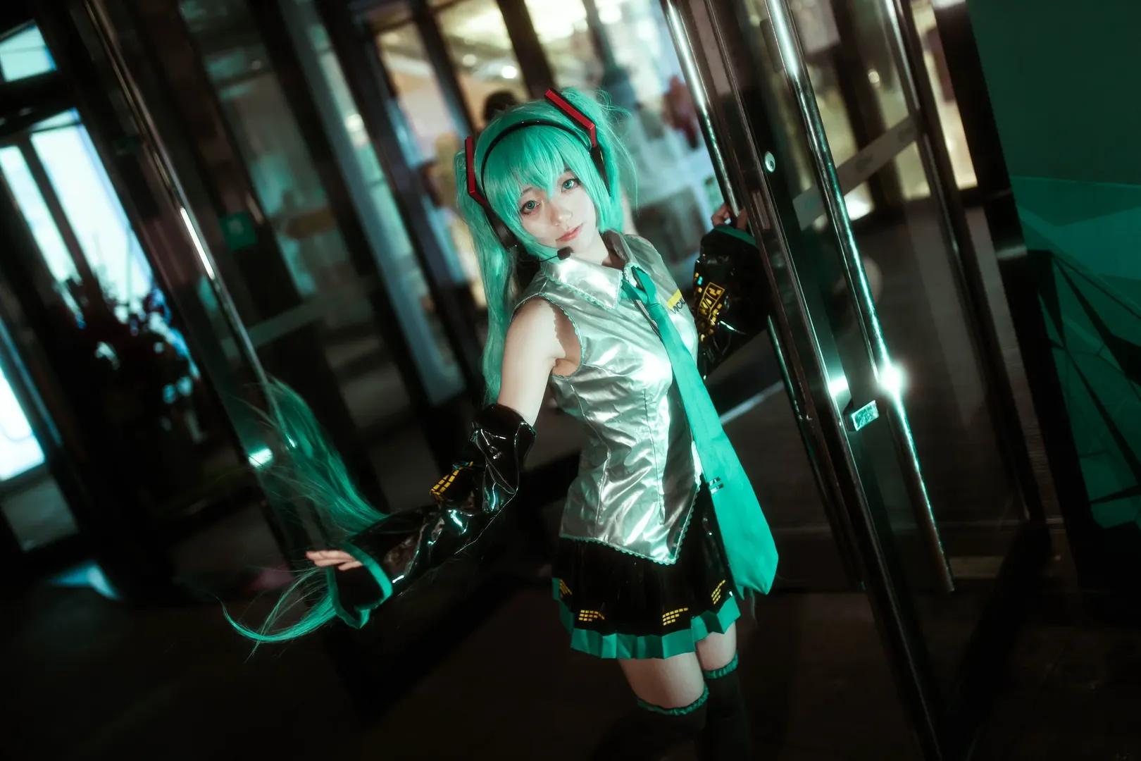 二次元撮影, 初音ミク コスプレ, 夜景スナップ, ボーカロイド, シルバーの質感 - 4枚目