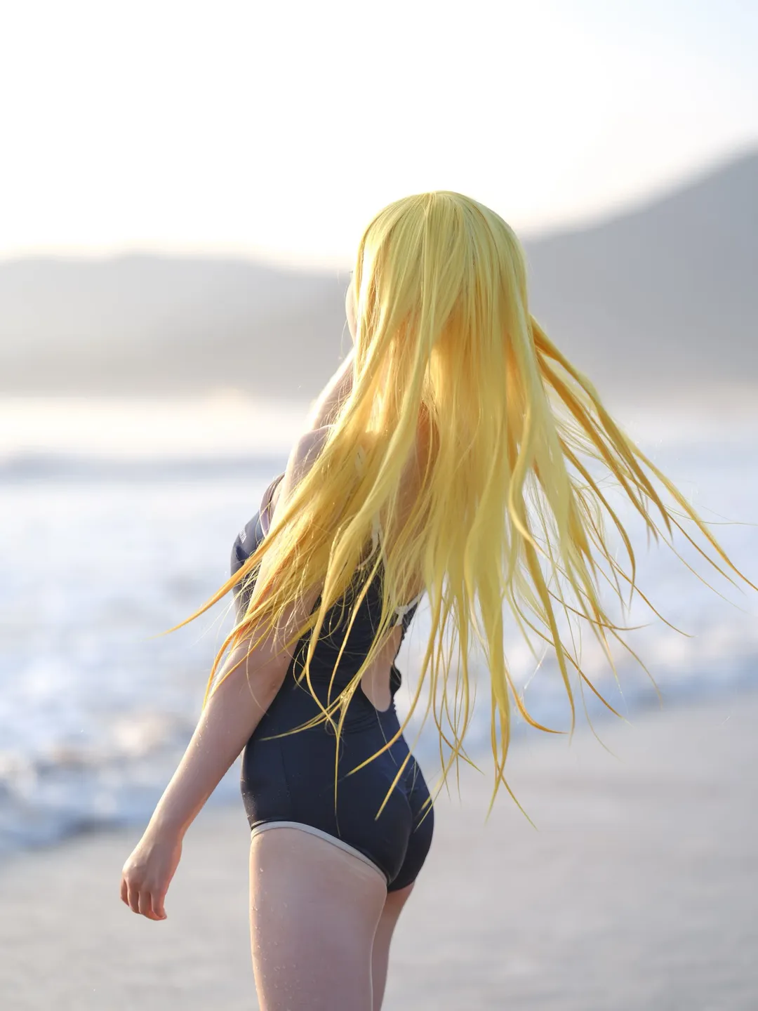 cosplay摄影, 海边外景, 泳装写真, 氛围感拍摄, 金色长发 - 第1张