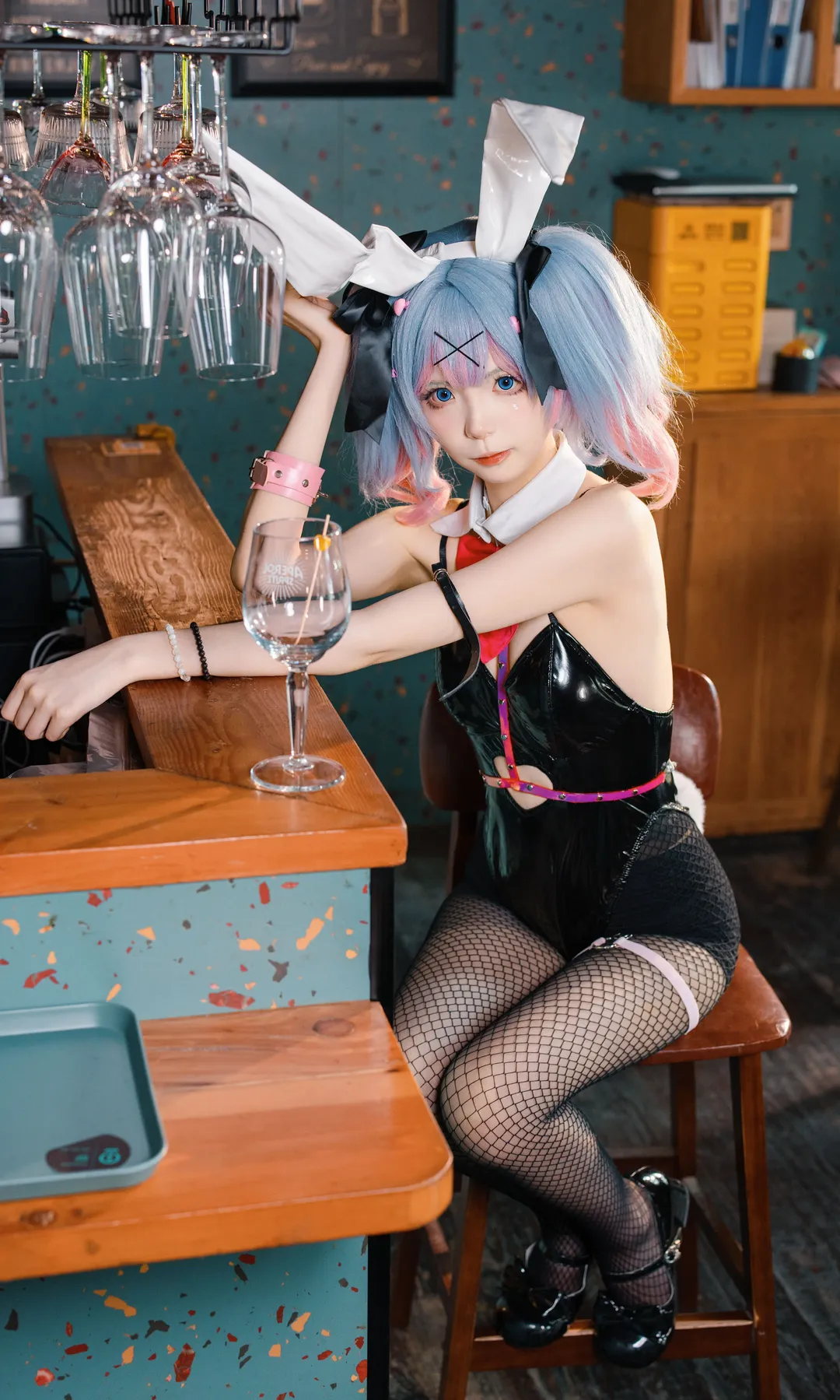 女仆装, 日系小清新, 兔女郎cos, 酒吧摄影, 网袜 - 第7张