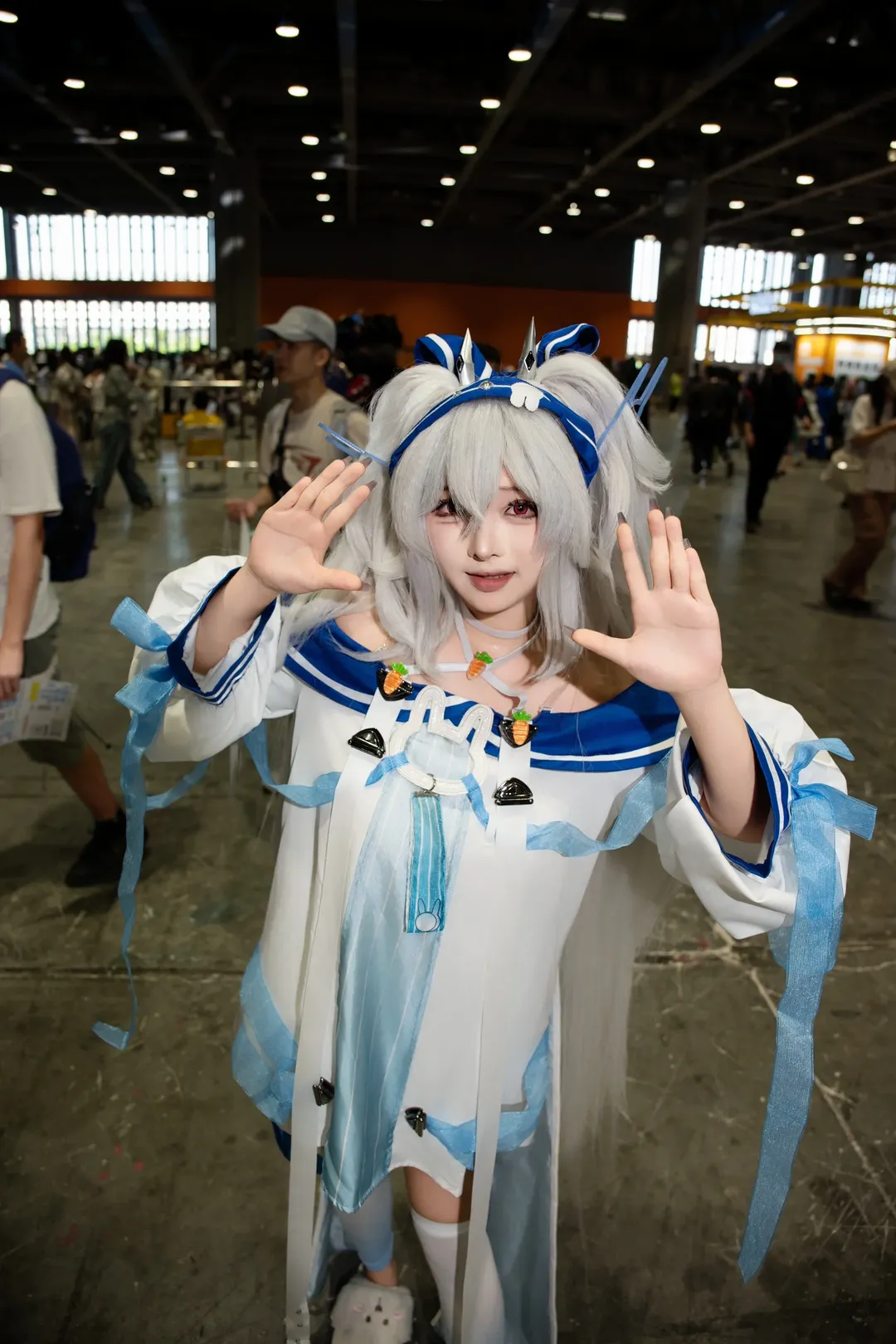 漫展返图, cosplay日常, 二次元穿搭, 银发红瞳, 逛展日记 - 第1张
