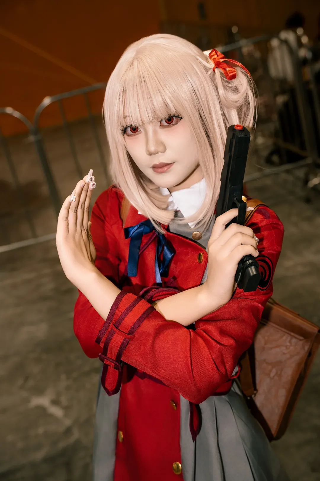 漫展返图, cosplay摄影, 场照分享, 红制服造型, 持枪cos - 第3张