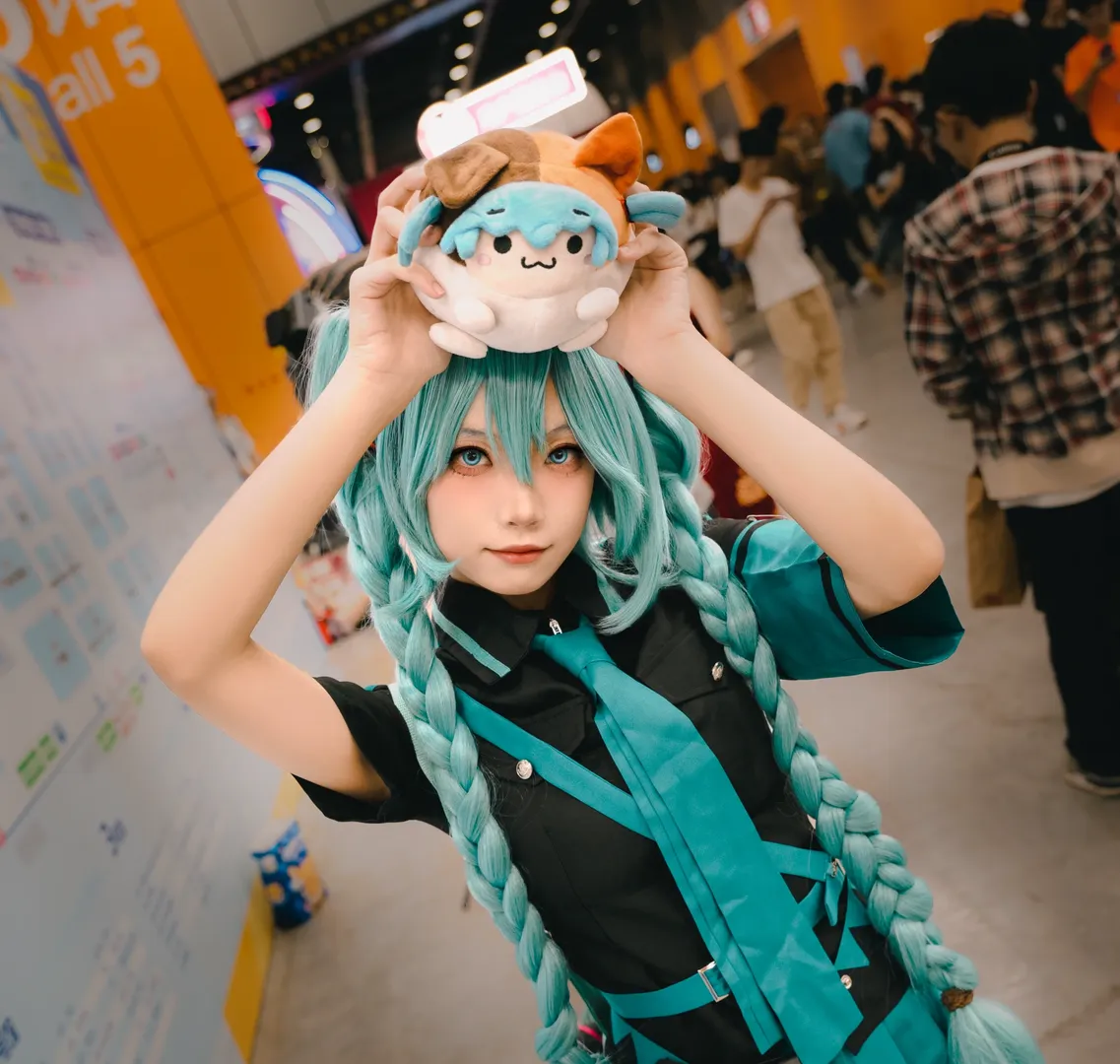 cosplay, Convention photos, Twintails wig, Uniform styling, 2024 CICF - Image 8