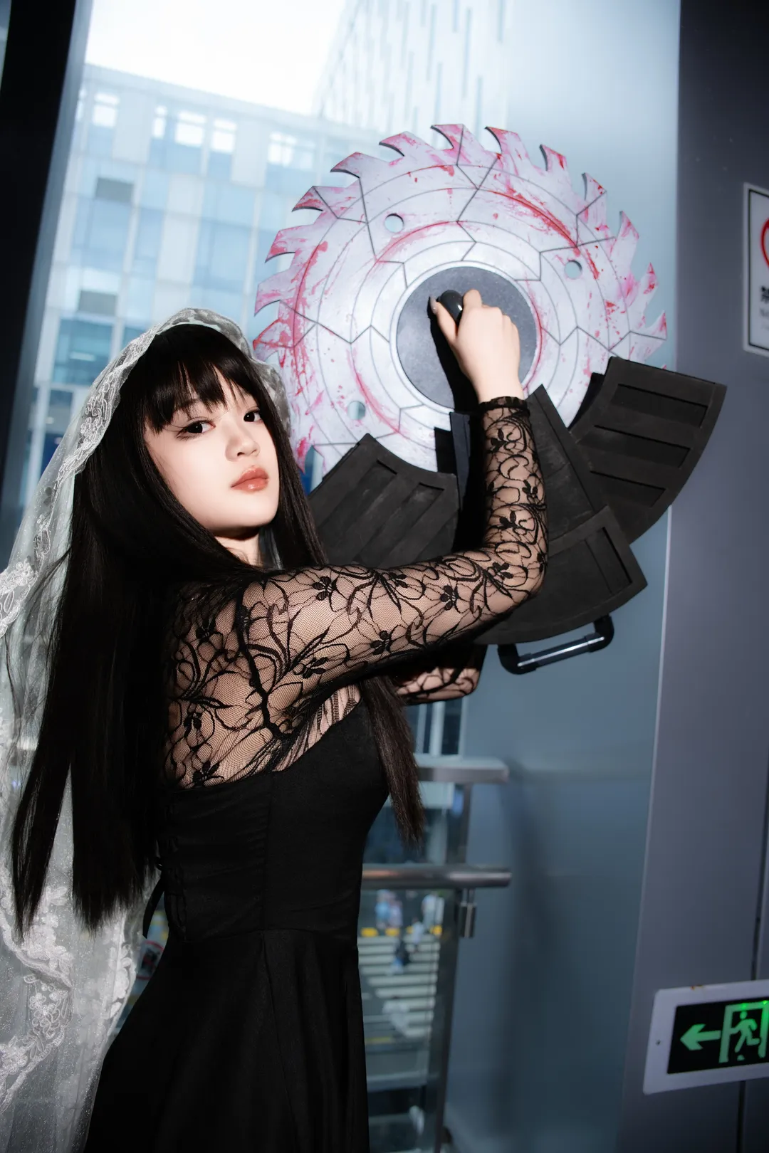 萤火虫漫展, 漫展摄影, Cosplay分享, 修女cos, 电锯道具 - 第4张