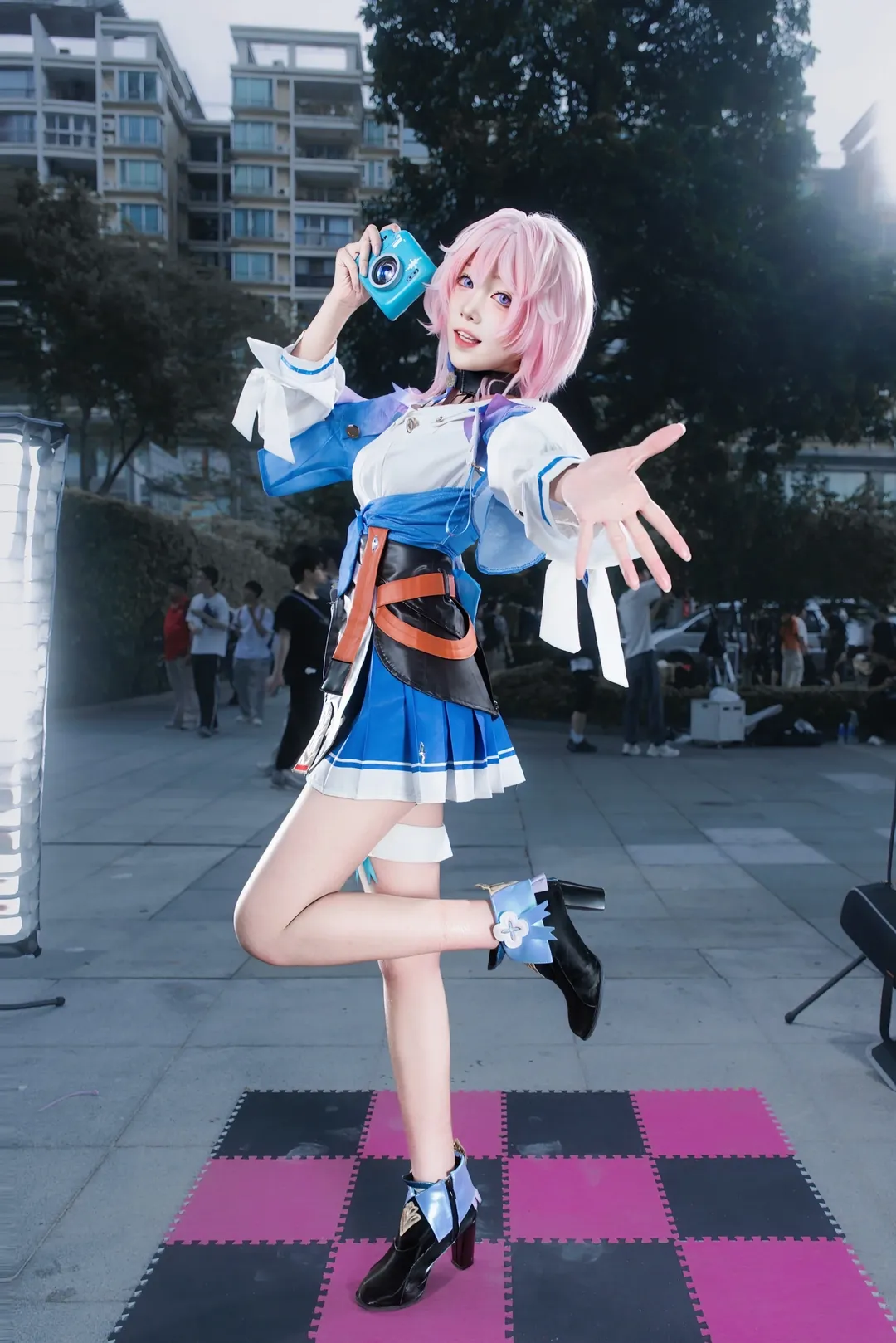崩坏星穹铁道, 三月七cos, 萤火虫漫展, 粉色短发, cosplay返图