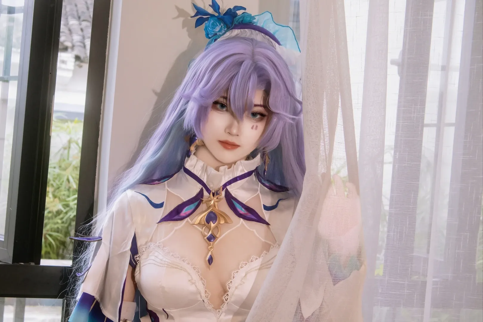 ロールプレイ, 鳴潮, 紫髪コスプレ, カンタレラコスプレ, 花畑撮影 - 1枚目