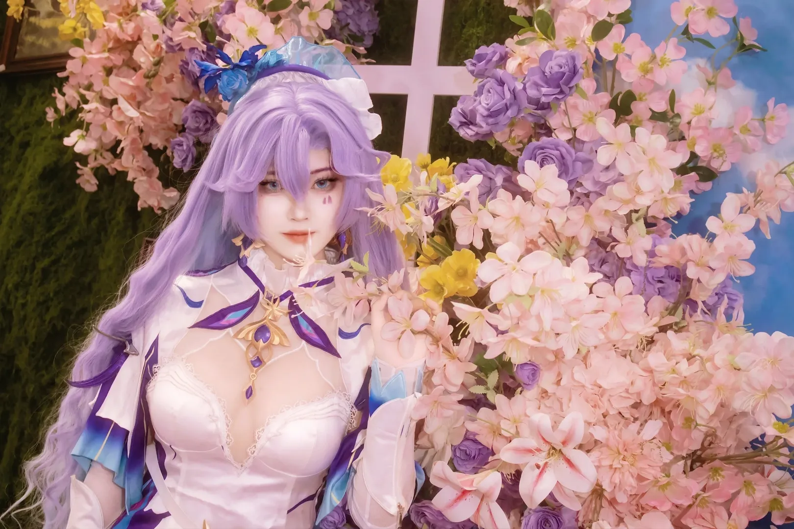 ロールプレイ, 鳴潮, 紫髪コスプレ, カンタレラコスプレ, 花畑撮影 - 3枚目