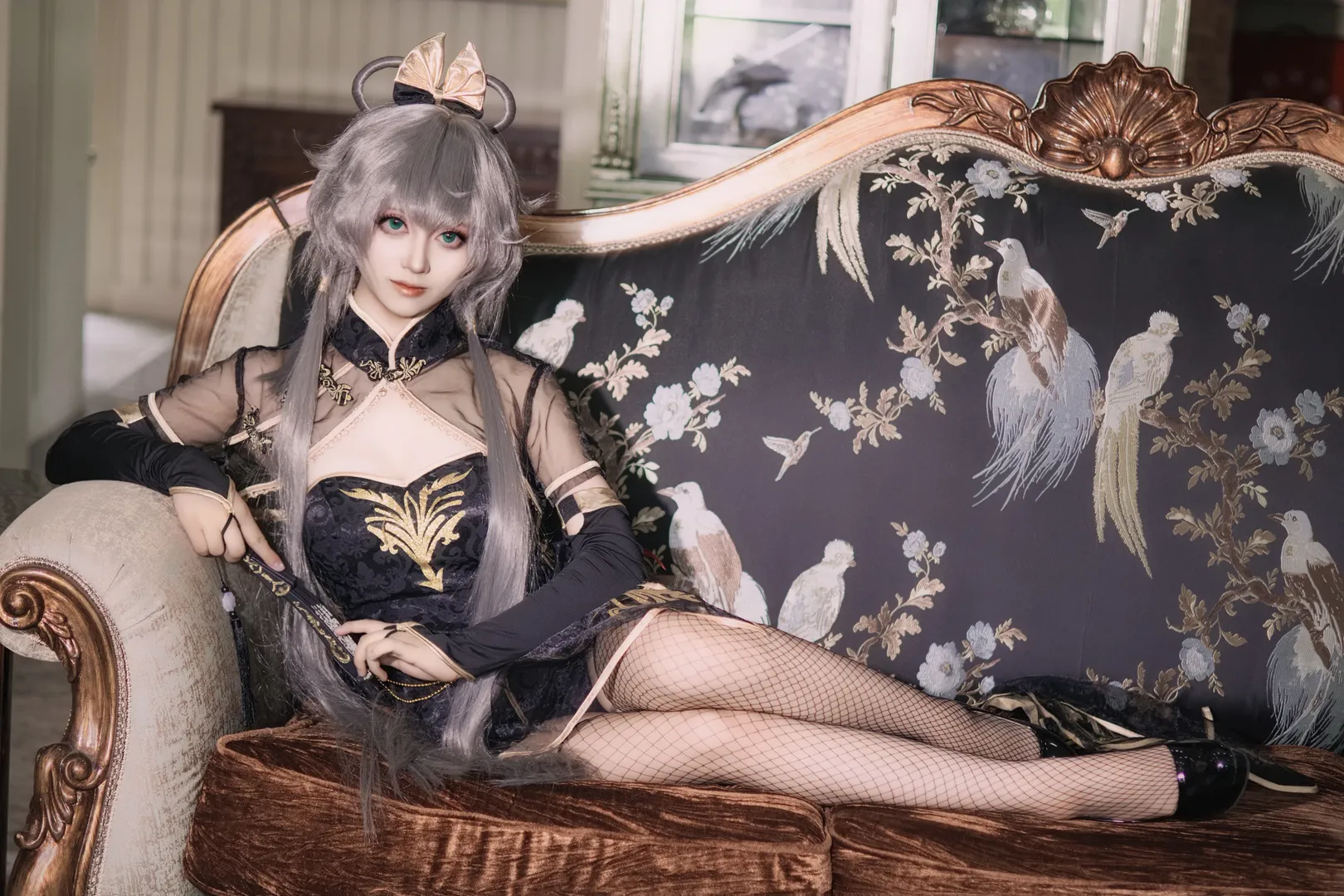 洛天依cos, cosplay正片, 黑金穿搭, 复古哥特风, 笼中鸟