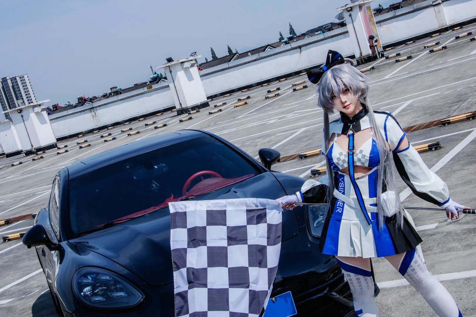 洛天依cos, Vsinger, 黑白方格旗, 赛车服cosplay, 顶楼停车场 - 第3张