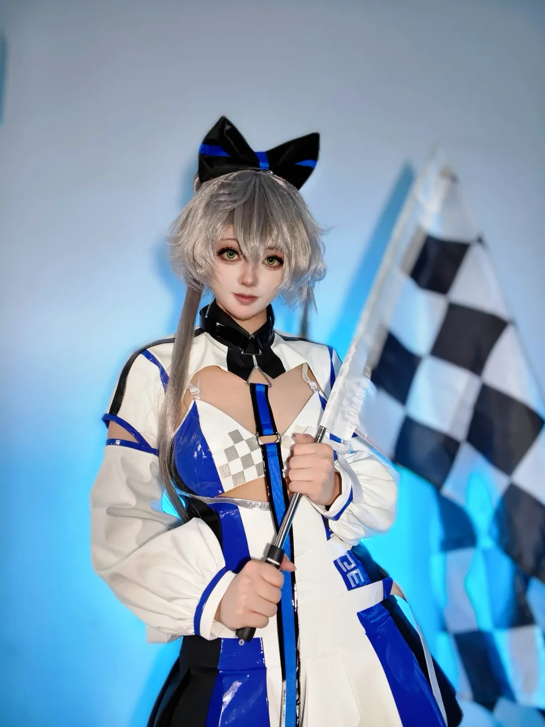 洛天依cos, cosplay摄影, 虚拟歌手, 赛车风cos, 银发绿瞳 - 第2张