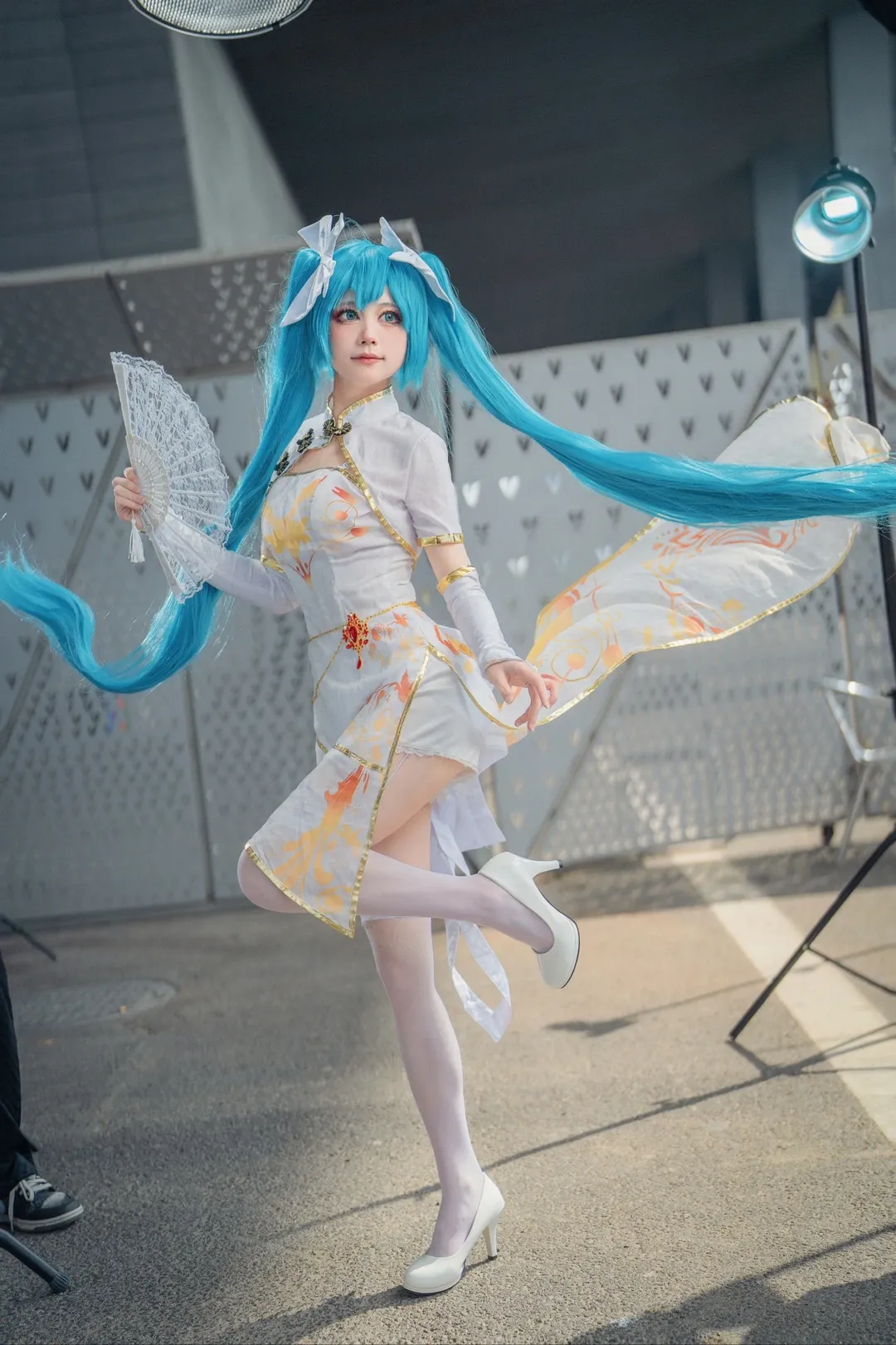 漫展场照, 初音未来, 初音未来cos, 国风cosplay, 白裙折扇