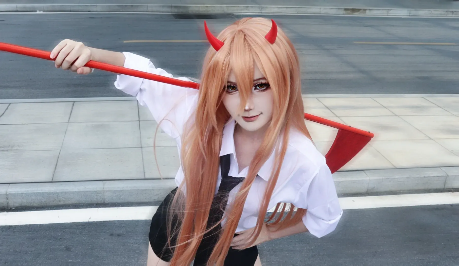 户外摄影, 电锯人, cosplay场照, 帕瓦cos, 红色武器道具 - 第1张