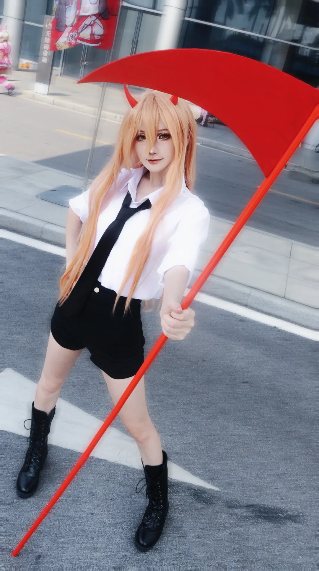 户外摄影, 电锯人, cosplay场照, 帕瓦cos, 红色武器道具 - 第2张