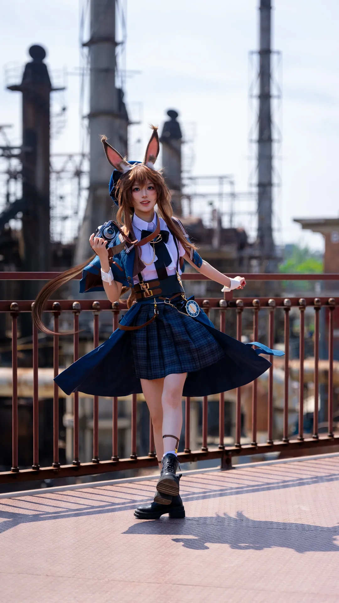 アークナイツ, アーミヤ コスプレ, インダストリアルスタイル, 屋外ポートレート, 自然光撮影