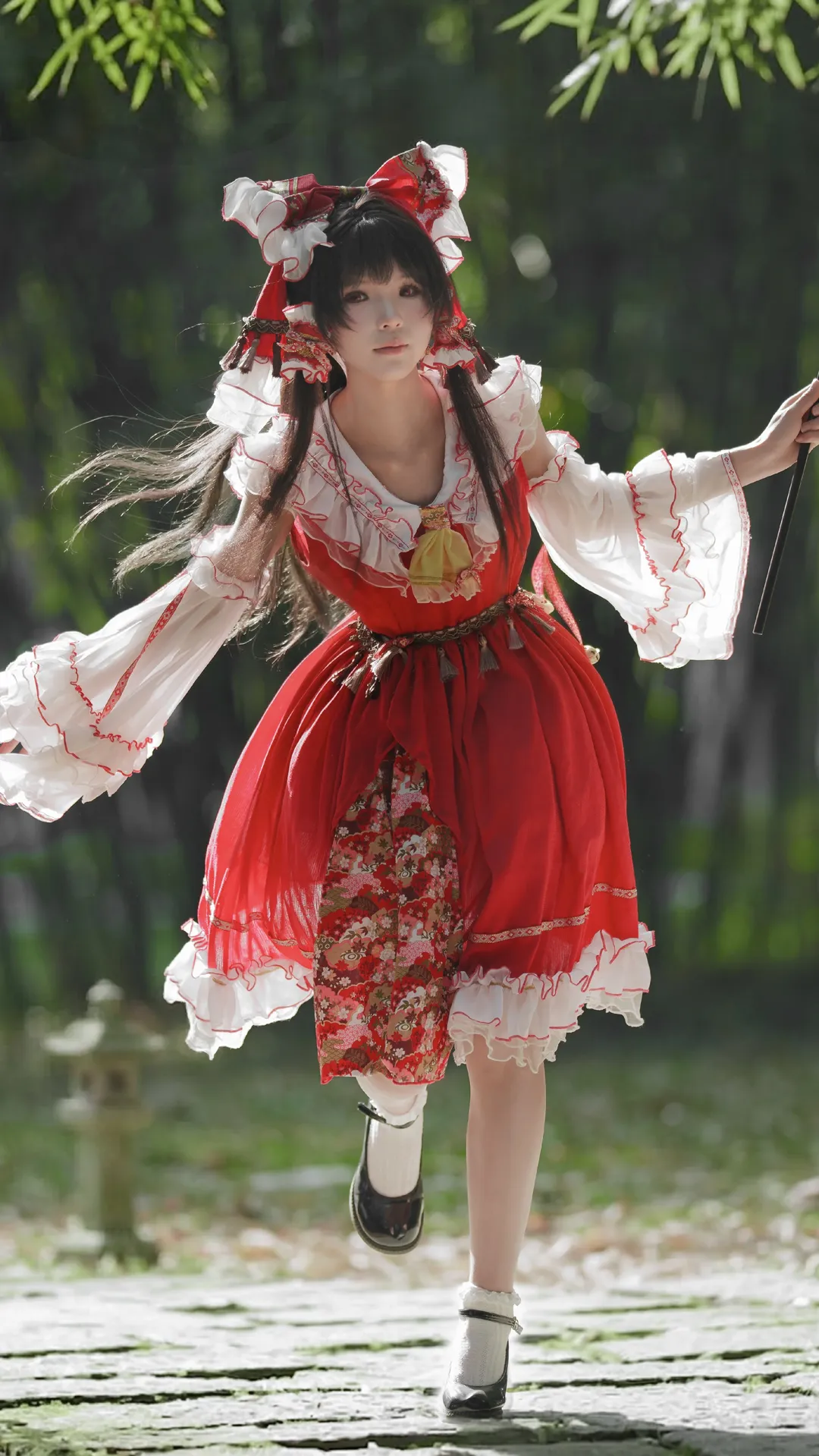cosplay, Reimu Hakurei Cosplay, Touhou Project, Anime-style photo set, Bamboo forest photography - Image 2