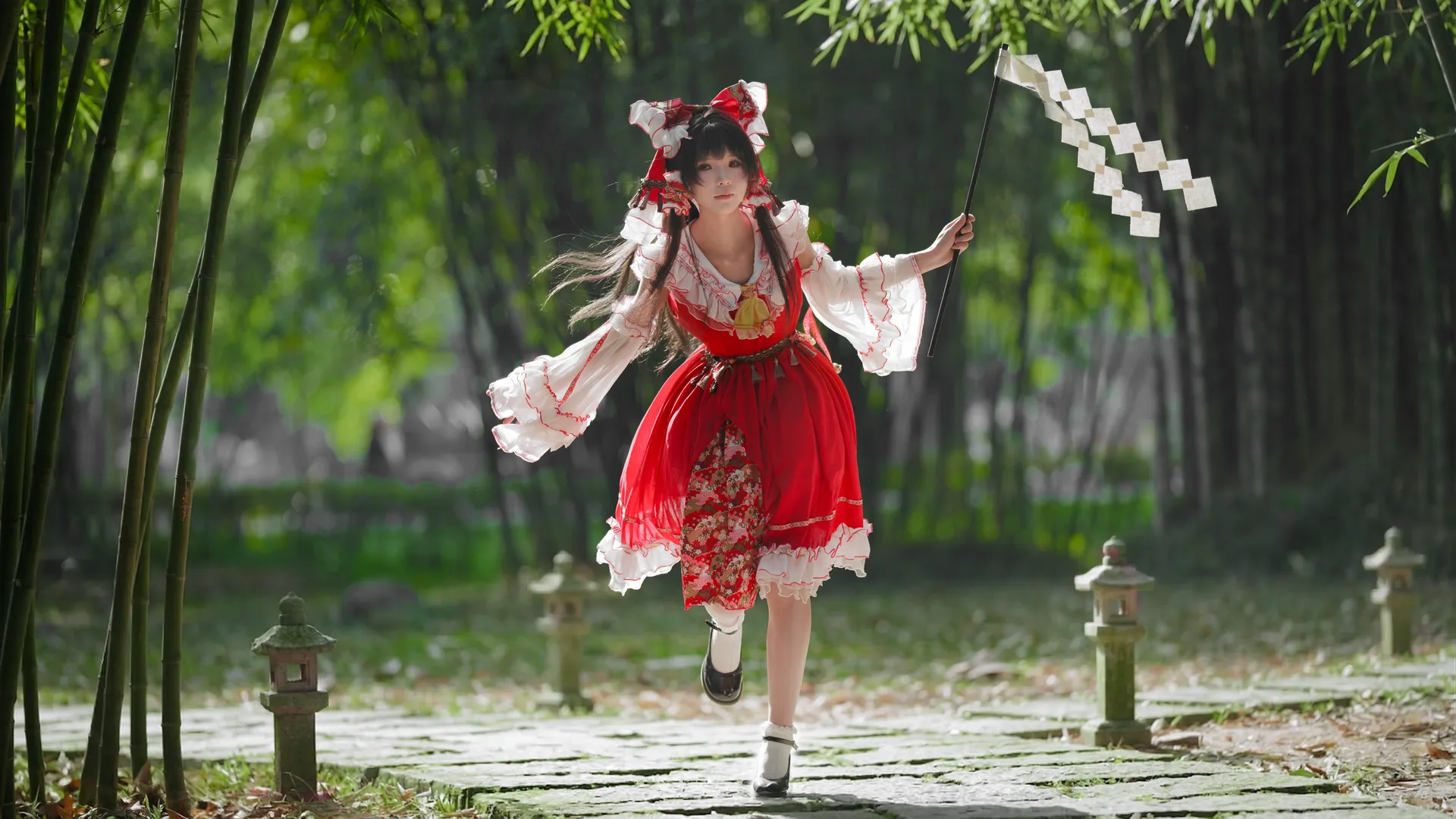 cosplay, Reimu Hakurei Cosplay, Touhou Project, Anime-style photo set, Bamboo forest photography - Image 4