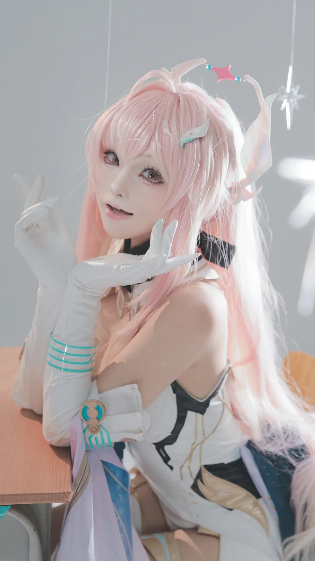 Roleplay, Wuthering Waves, White studio photography, Anime-style photography, Aemeath Cosplay - Image 1