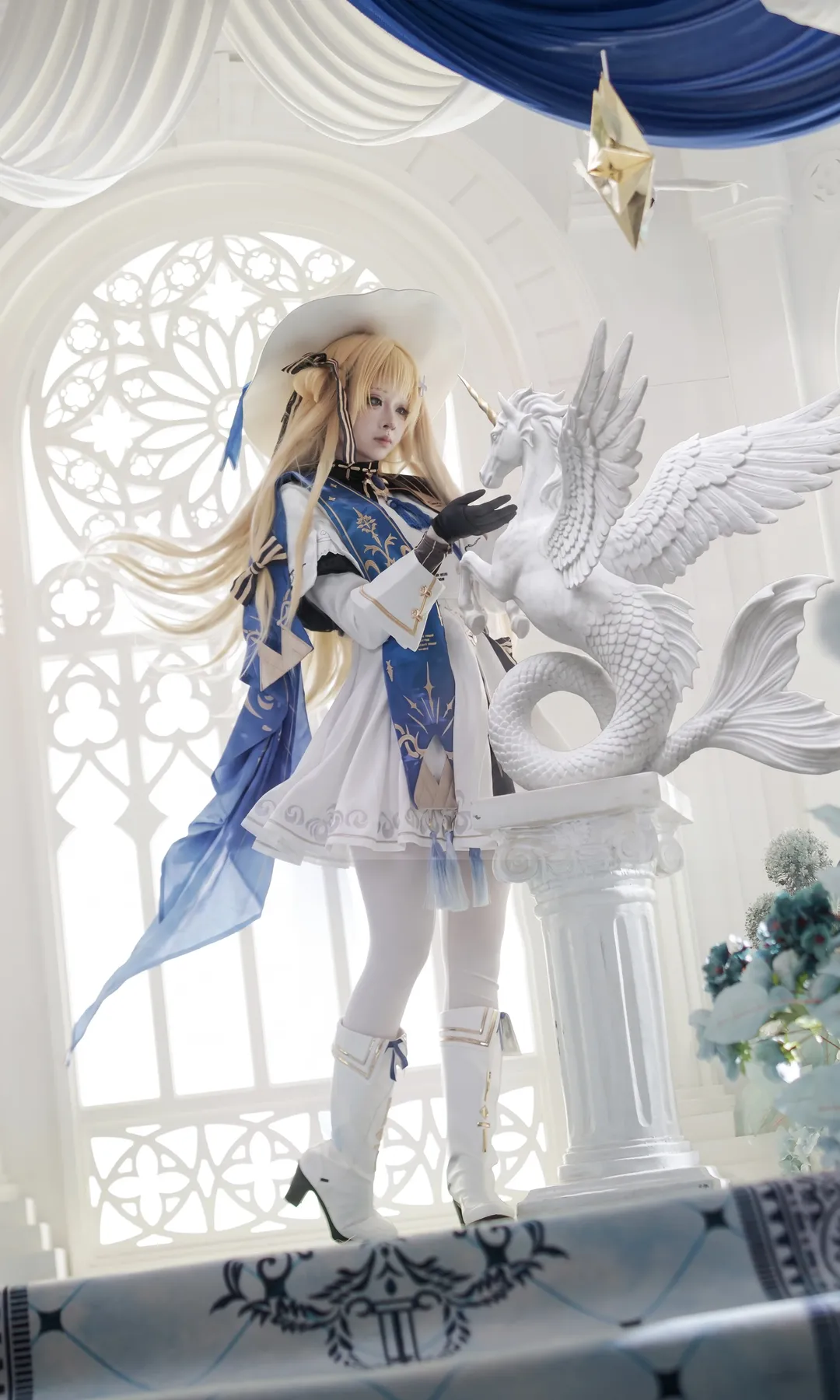 菲比cos, 鳴潮, 藍白配色, 高調攝影, cosplay出片