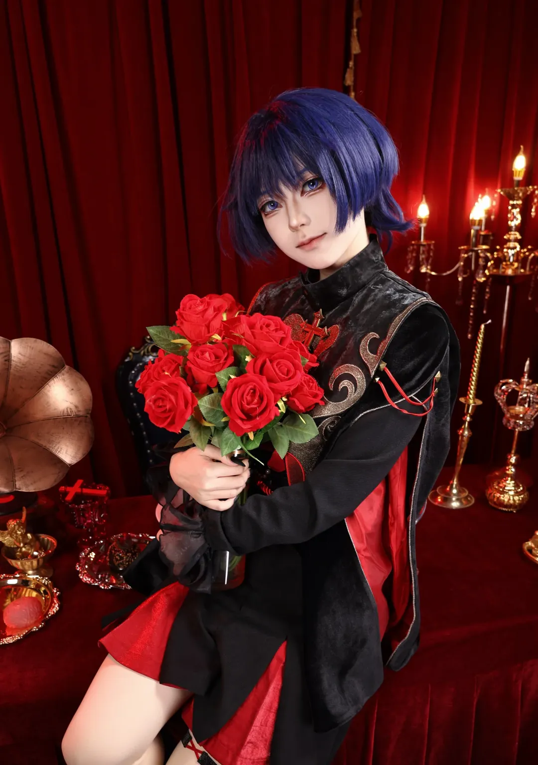Genshin Impact, Scaramouche cosplay, Blue-haired cosplay, Vintage portrait, Red rose prop
