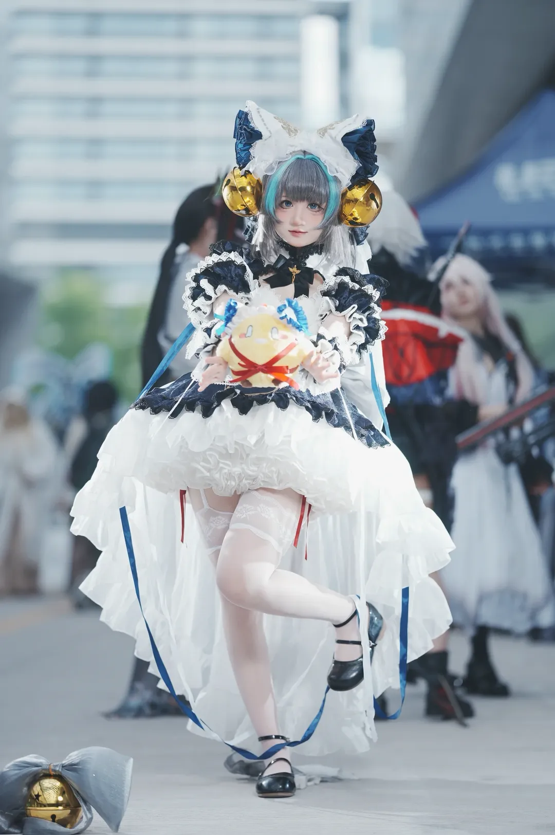 Anime-style photography, White thigh-highs outfit, Cheshire Cat cosplay, Convention outdoor photoshoot, Catgirl outfit - Image 1