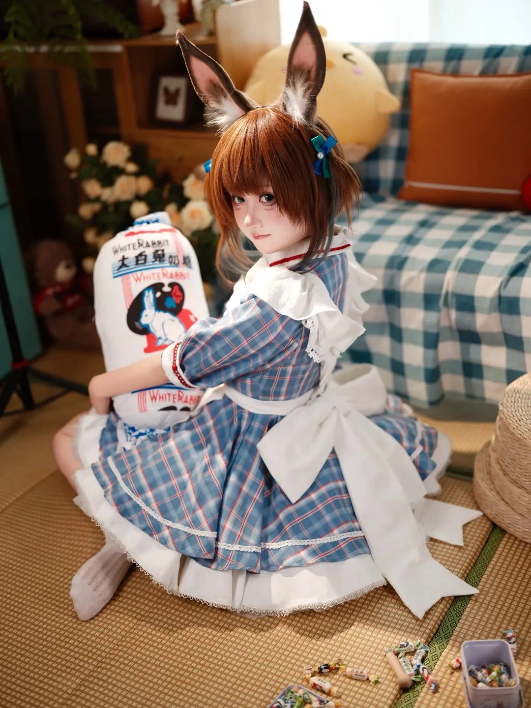 二次元cosplay, 明日方舟, 阿米娅cos, 大白兔联动, 居家写真 - 第1张