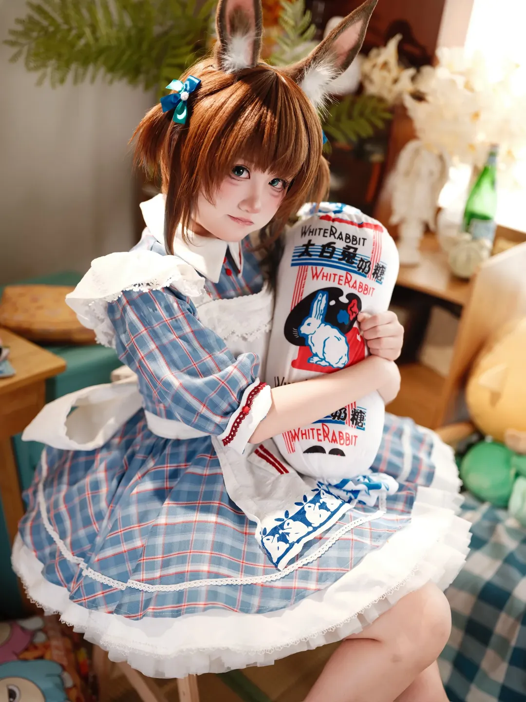 二次元cosplay, 明日方舟, 阿米娅cos, 大白兔联动, 居家写真 - 第3张