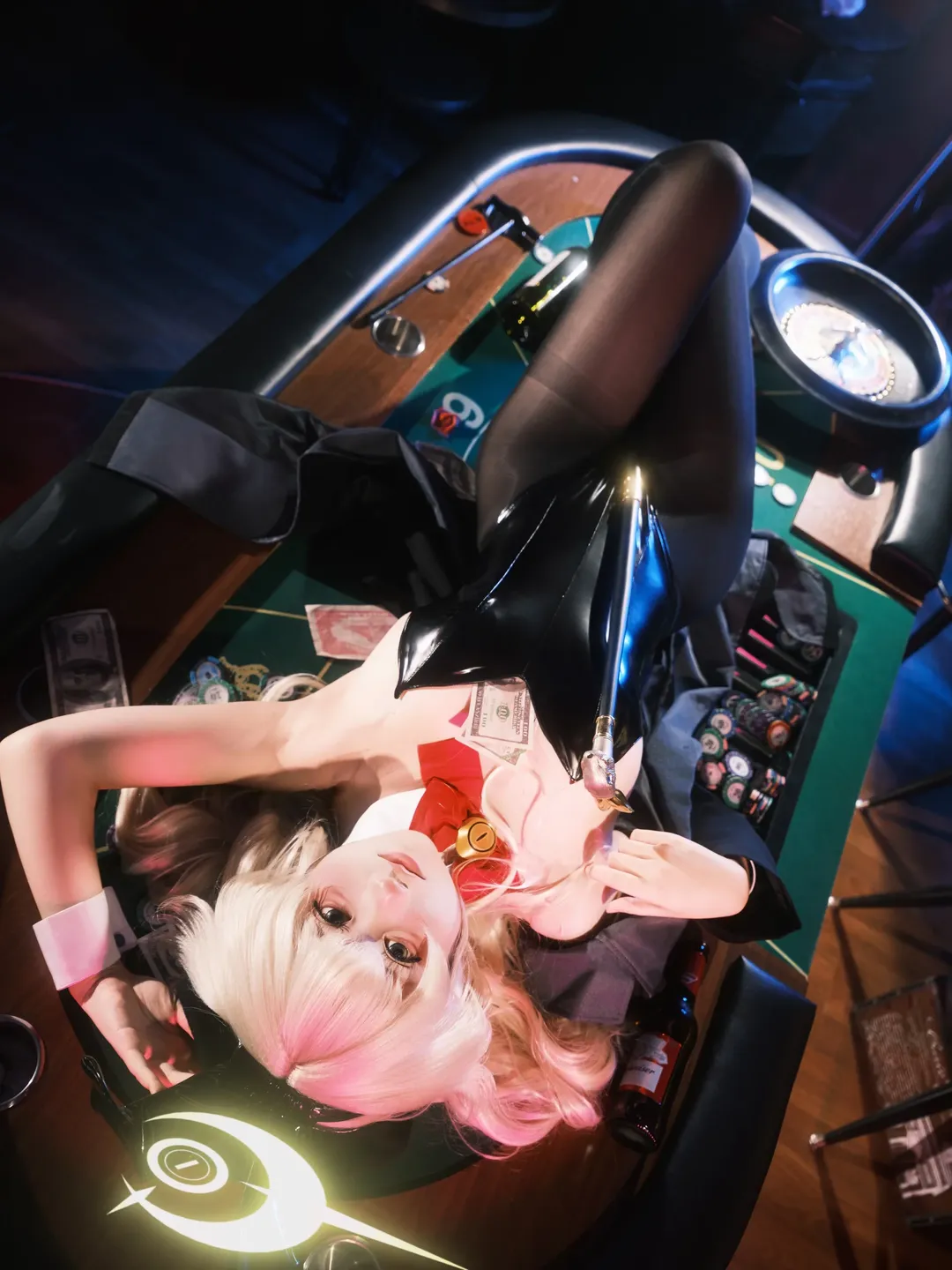 蔚蓝档案, 笑面教授cos, cosplay摄影, 霓虹光影, 兔女郎造型