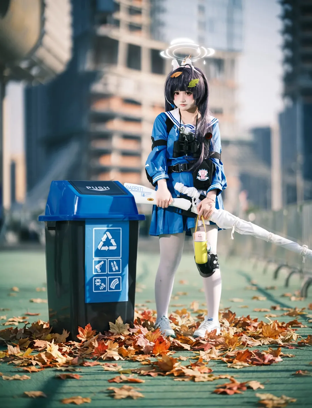蔚蓝档案, 霞沢美游cos, 二次元外景, 秋日街拍, 战术水手服 - 第1张