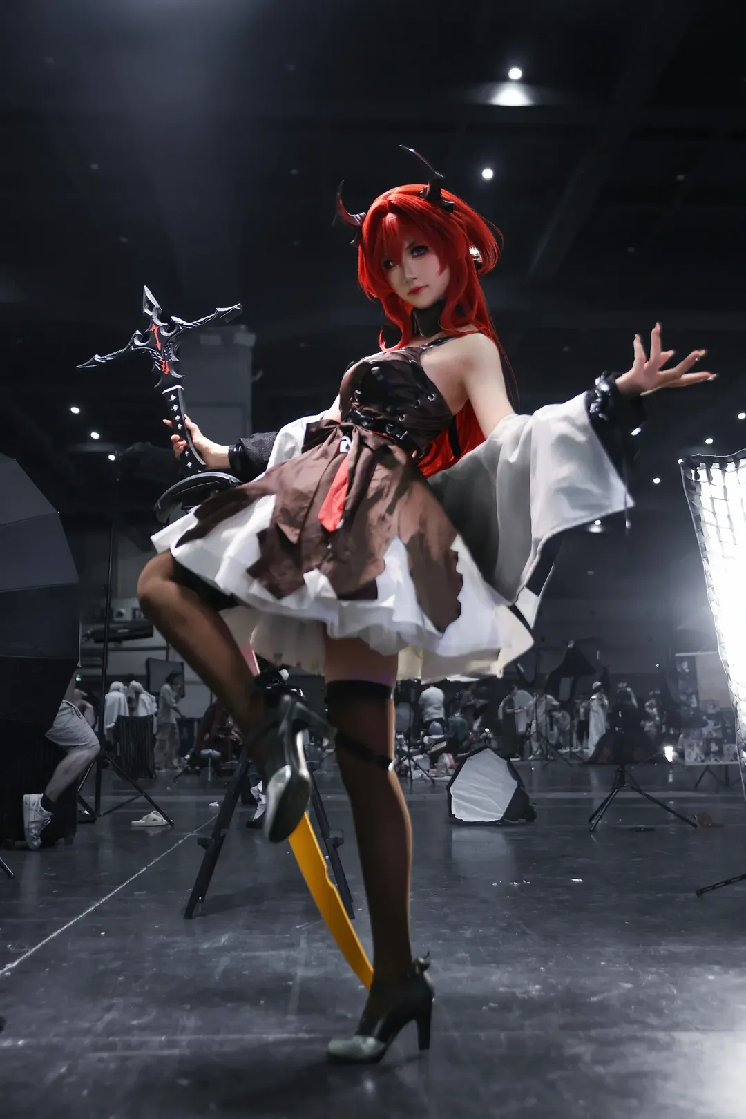 漫展返图, 明日方舟, 史尔特尔cos, cosplay摄影, 二次元穿搭 - 第2张