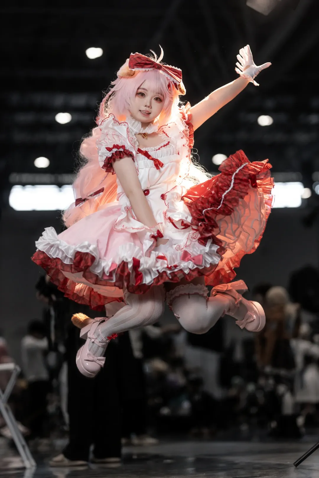 イベント写真, アークナイツ, ゴールデングロー コスプレ, サンリオコラボ, ピンク髪の可愛い女の子 - 1枚目