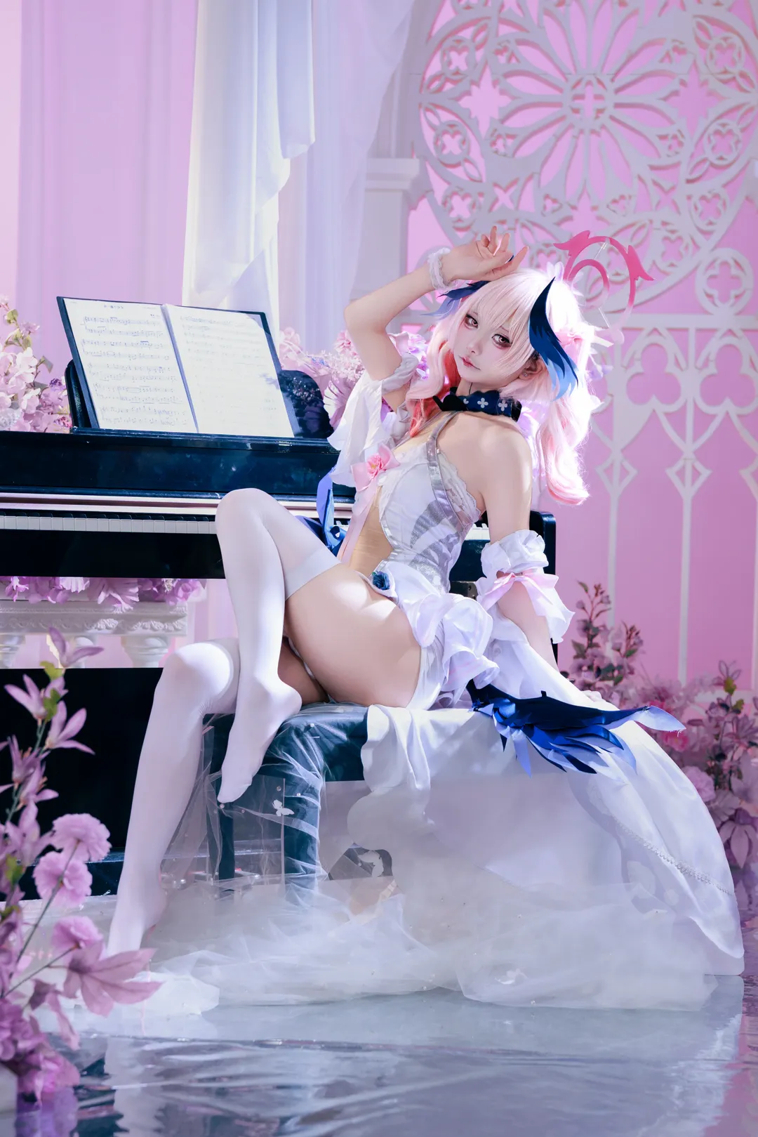 蔚蓝档案, 下江小春cos, 粉色假发, 花嫁cosplay, 钢琴写真