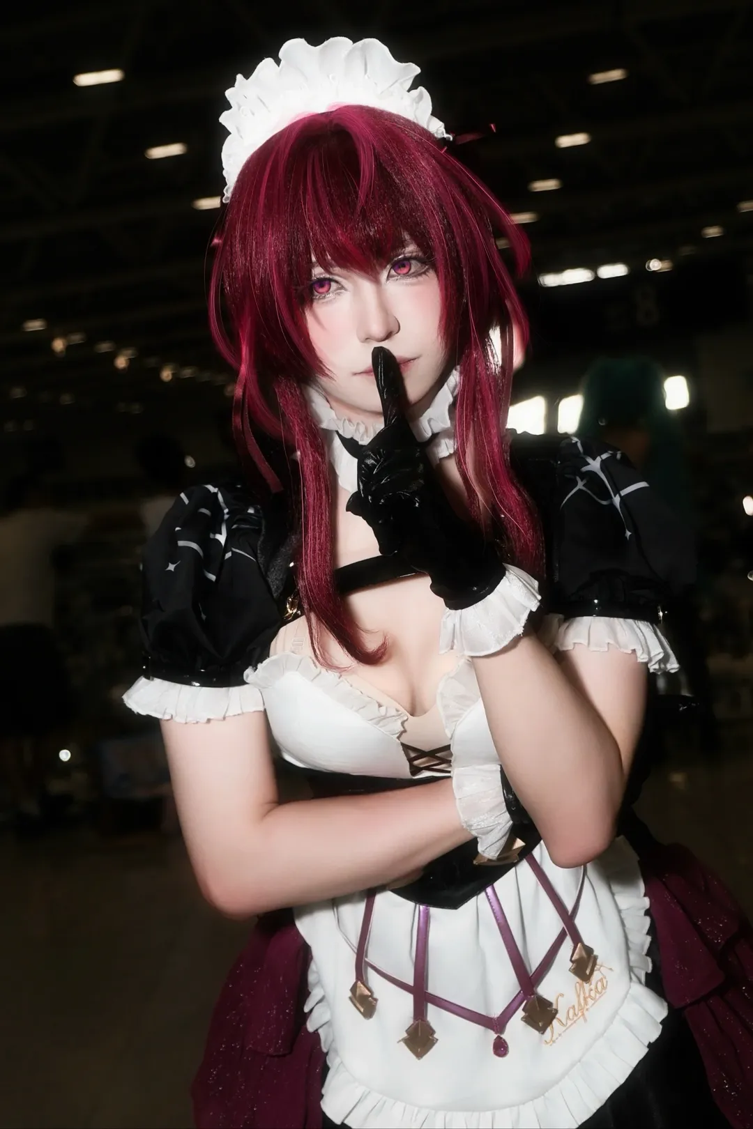 崩坏星穹铁道, 卡芙卡cos, 二次元角色扮演, 女仆装cosplay, 环形漫展场照