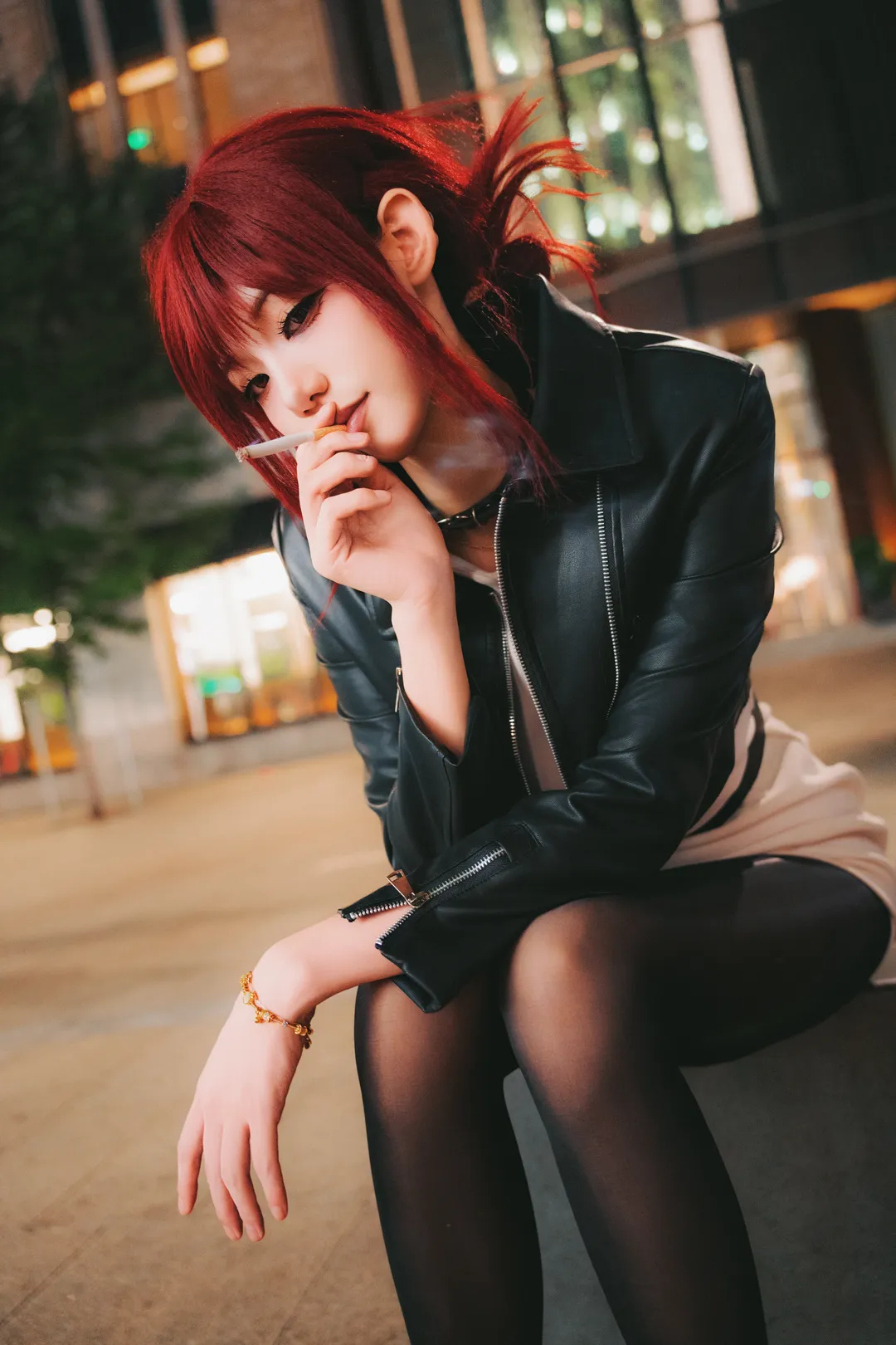 cosplay, 田山小姐cos, 红发假发, 皮衣穿搭, 夜拍氛围感 - 第1张
