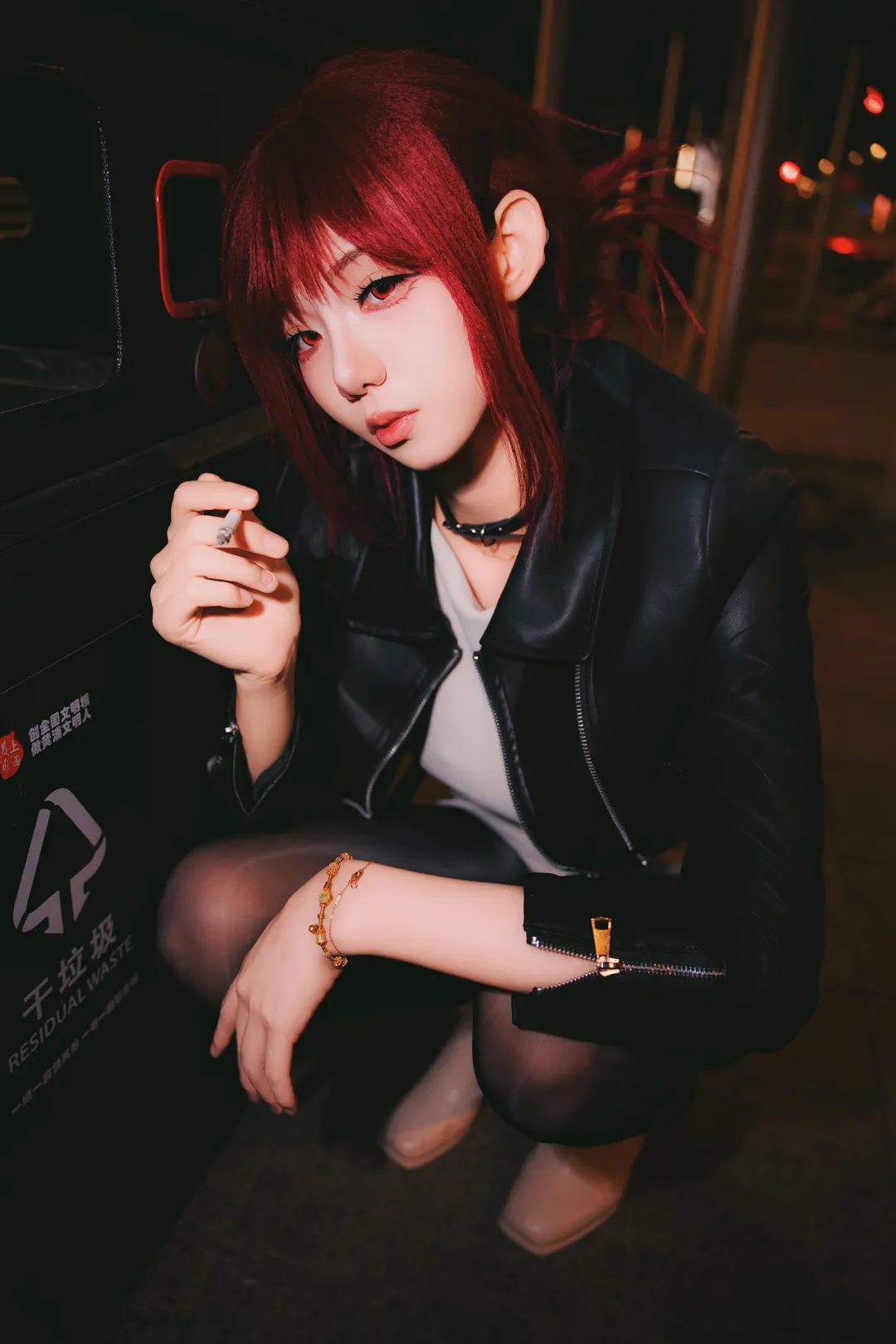 cosplay, 田山小姐cos, 红发假发, 皮衣穿搭, 夜拍氛围感 - 第2张