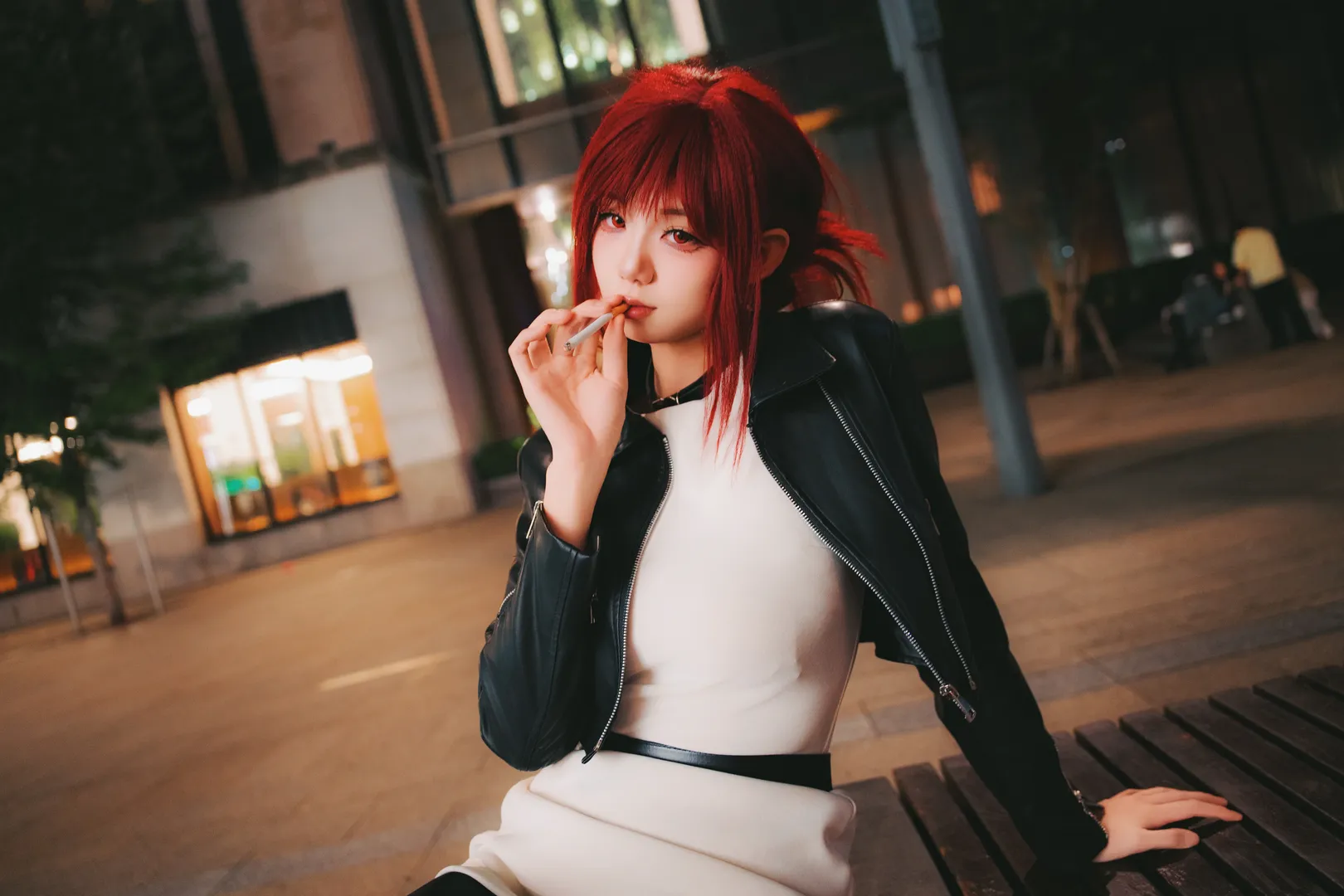 cosplay, 田山小姐cos, 红发假发, 皮衣穿搭, 夜拍氛围感