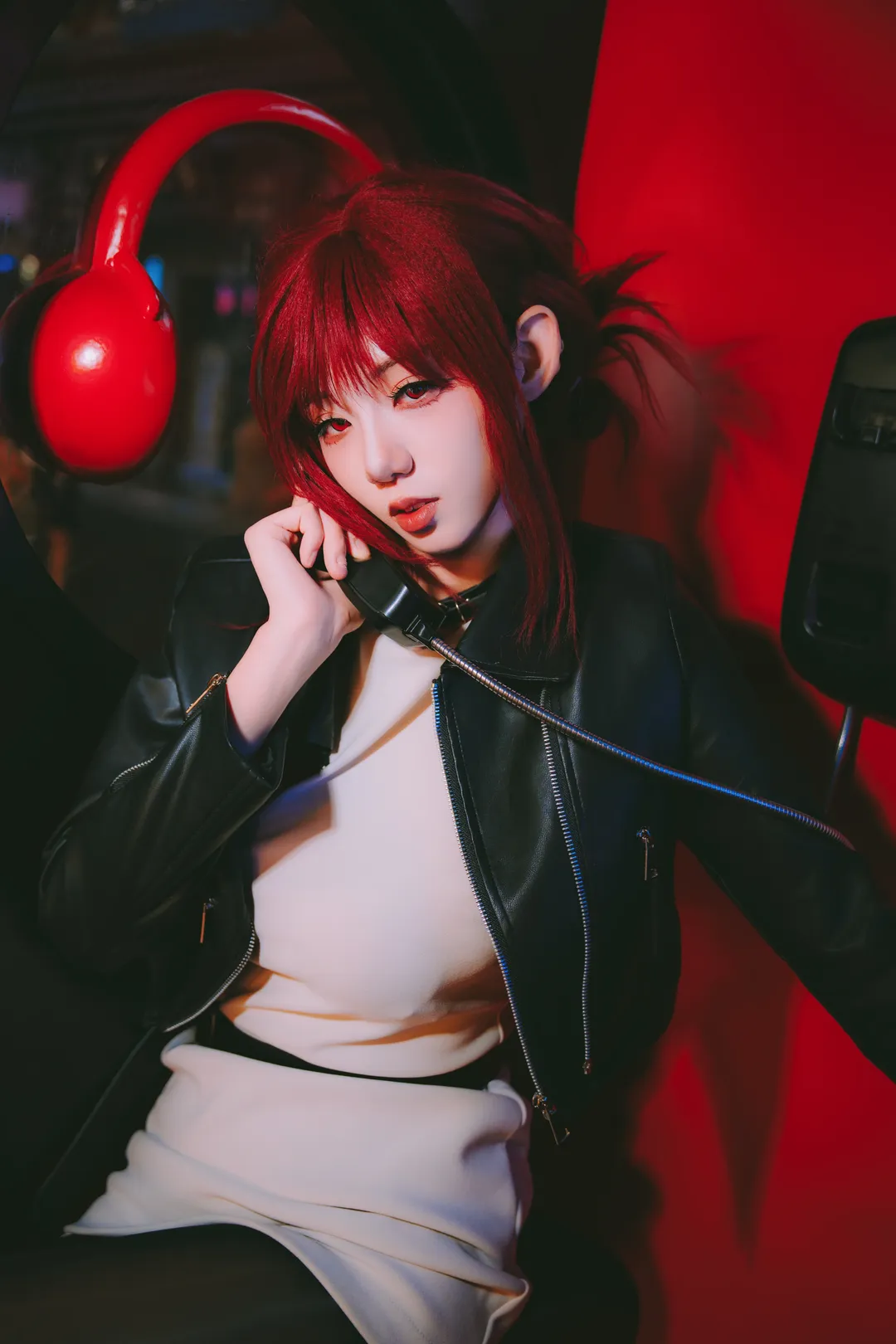 cosplay日常, 山田小姐cos, 田山小姐cos, 电话亭摄影, 红发皮衣
