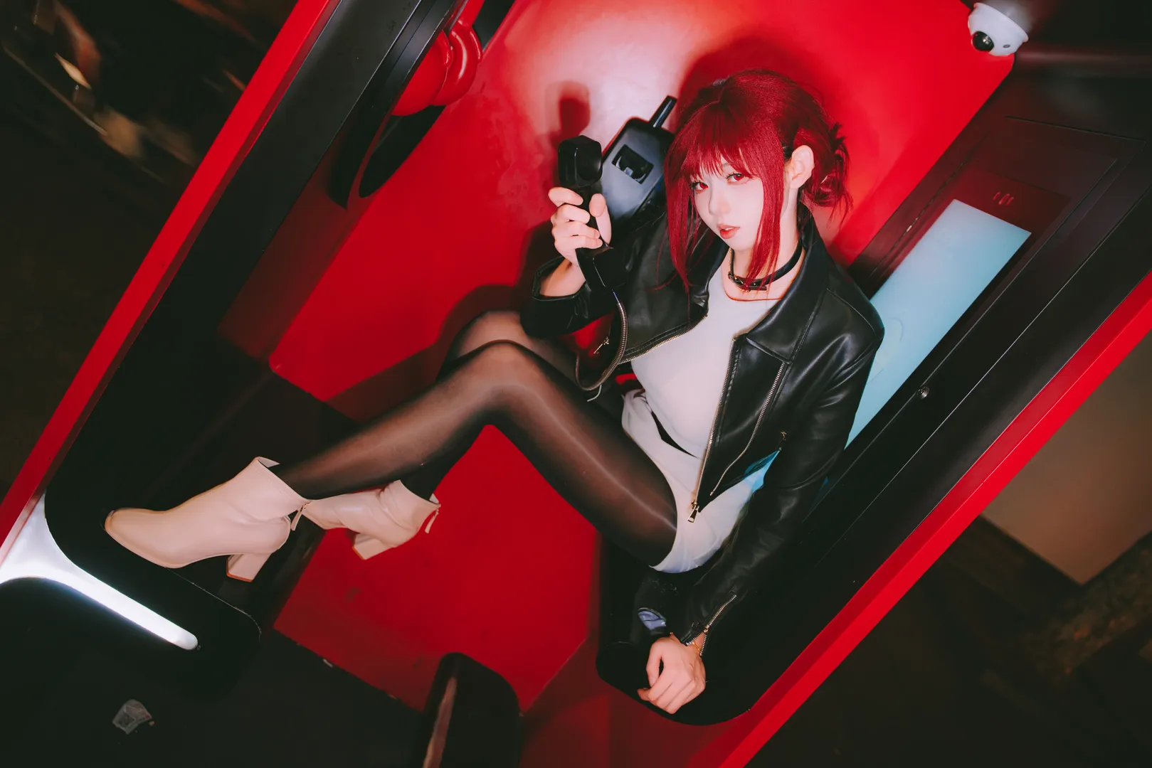 cosplay日常, 山田小姐cos, 田山小姐cos, 电话亭摄影, 红发皮衣 - 第4张