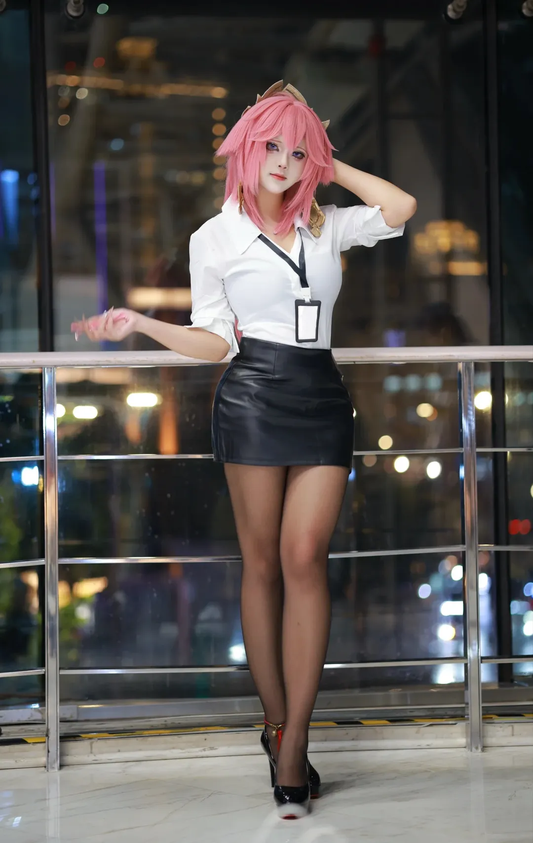 原神, 八重神子cos, 职场风格, cosplay摄影, 粉发角色 - 第3张